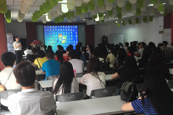 如何选择电子商务草莓影视下载的二维码谁有外包公司